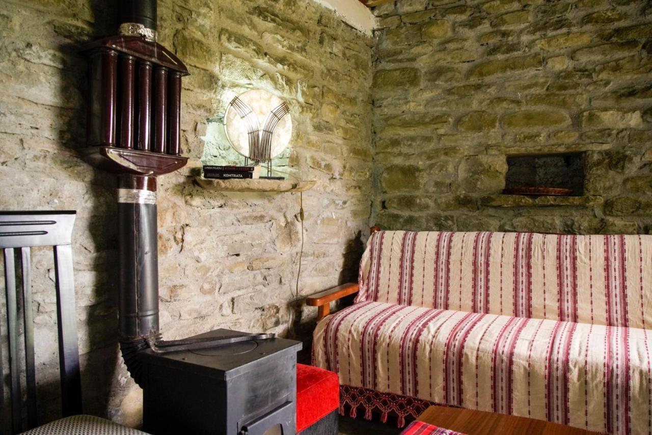 Ferma Albanik Hotel Kelcyre Екстериор снимка
